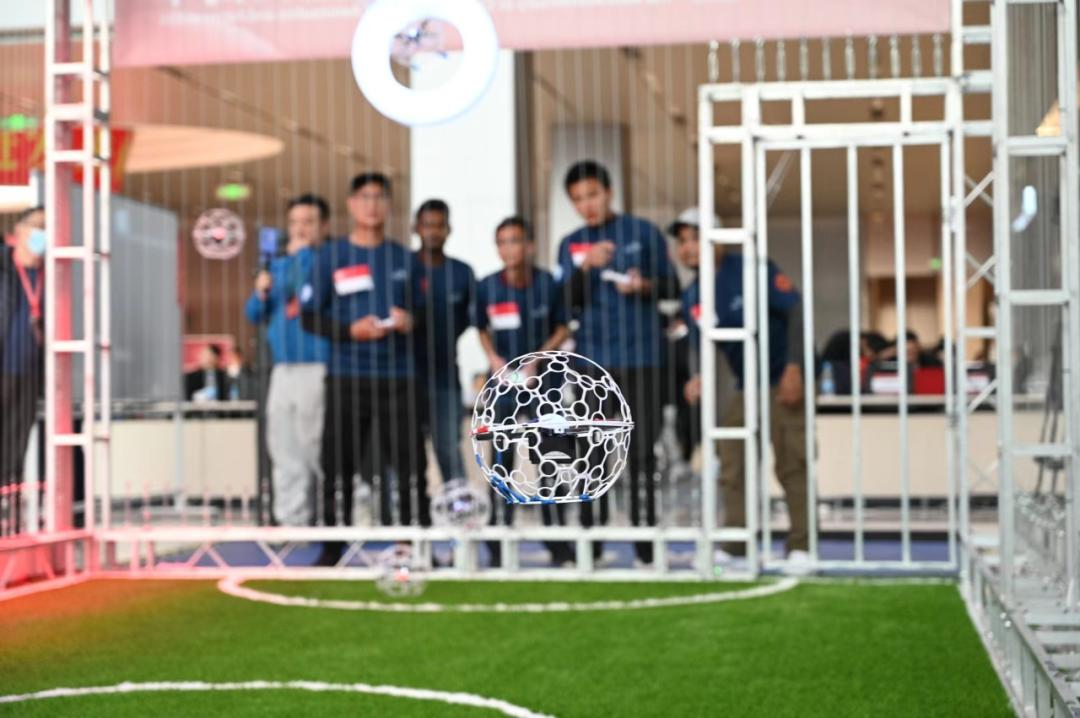 無人機(jī)足球競(jìng)賽中