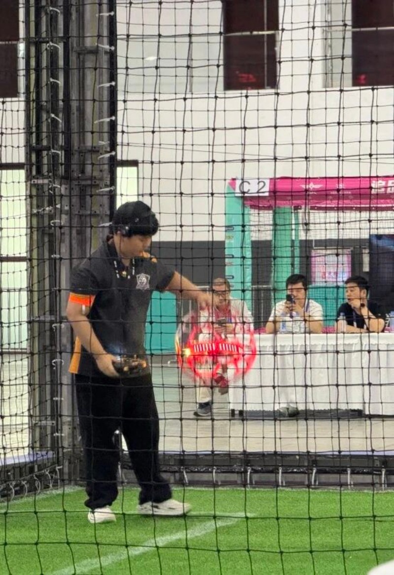 中國(guó)無(wú)人機(jī)足球聯(lián)賽貴陽(yáng)精彩瞬間